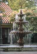 fountain.jpg (20931 bytes)